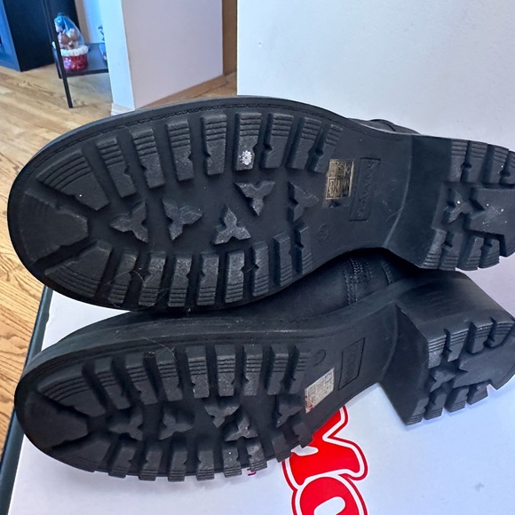 Women's Black Winter Boots - Picture 3 of 3